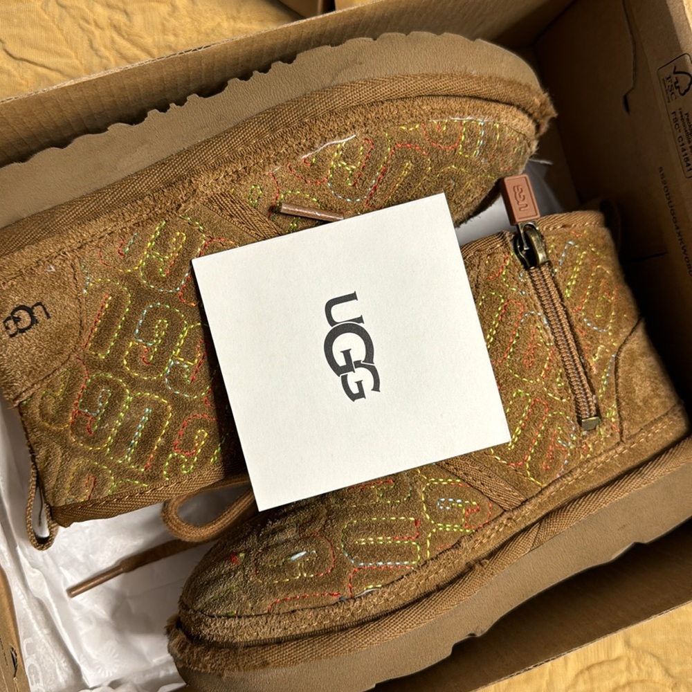 UGG Neumel II Graphic Stitch size 11 T